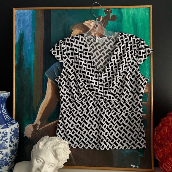 HOST PICK Cleo petites top size medium - Picture 2 of 16